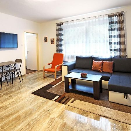 Appartamento Penzion Kendy Mistrin Esterno foto